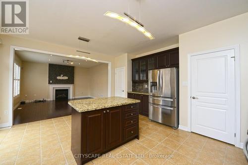 32 Fallmeadow Circle, Brampton, ON - Indoor Photo Showing Kitchen