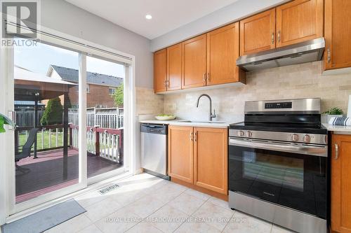 3259 Carabella Way, Mississauga, ON - Indoor Photo Showing Kitchen