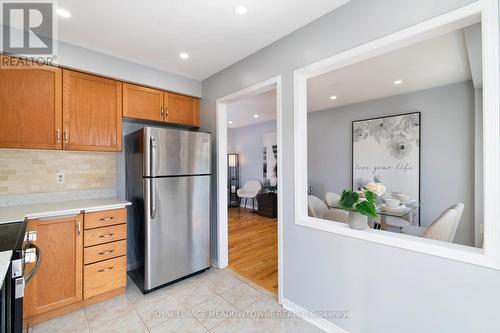 3259 Carabella Way, Mississauga, ON - Indoor Photo Showing Kitchen