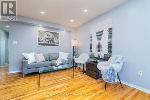 3259 Carabella Way, Mississauga, ON - Indoor Photo Showing Living Room