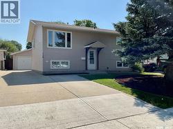 118 Salemka CRESCENT  Regina, SK S4R 7S1