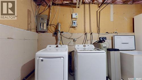 118 Salemka Crescent, Regina, SK - Indoor Photo Showing Laundry Room