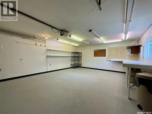 118 Salemka Crescent, Regina, SK - Indoor Photo Showing Garage