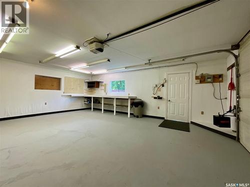 118 Salemka Crescent, Regina, SK - Indoor Photo Showing Garage