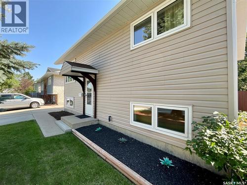 118 Salemka Crescent, Regina, SK - Outdoor With Exterior
