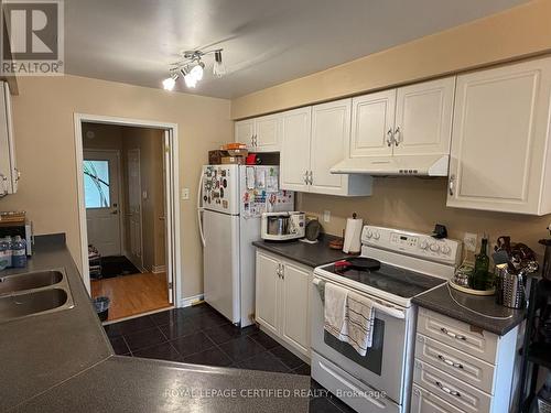 3300 Carabella Way, Mississauga, ON - Indoor Photo Showing Kitchen With Double Sink