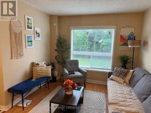 3300 Carabella Way, Mississauga, ON - Indoor Photo Showing Living Room