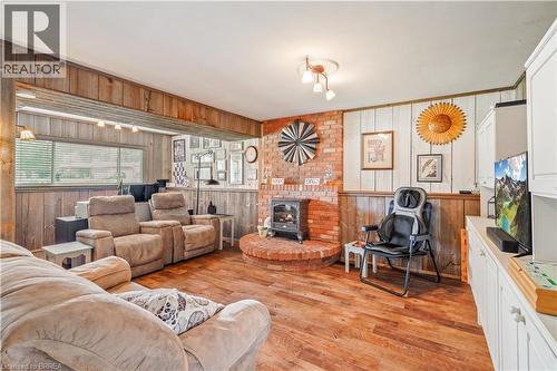 10 Brier Crescent, Brantford, ON - Indoor Photo Showing Living Room With Fireplace