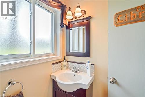 10 Brier Crescent, Brantford, ON - Indoor Photo Showing Bathroom