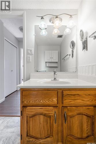 902 510 5Th Avenue, Saskatoon, SK - Indoor Photo Showing Bathroom