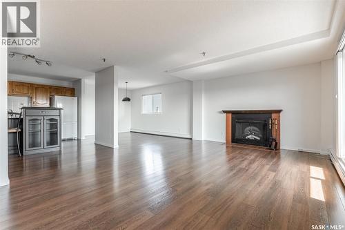 902 510 5Th Avenue, Saskatoon, SK - Indoor Photo Showing Living Room With Fireplace