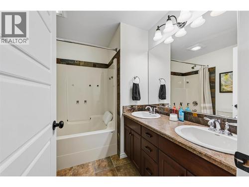 262 Bryan Road, Nelson, BC - Indoor Photo Showing Bathroom