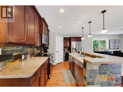 262 Bryan Road, Nelson, BC - Indoor Photo Showing Kitchen With Double Sink With Upgraded Kitchen