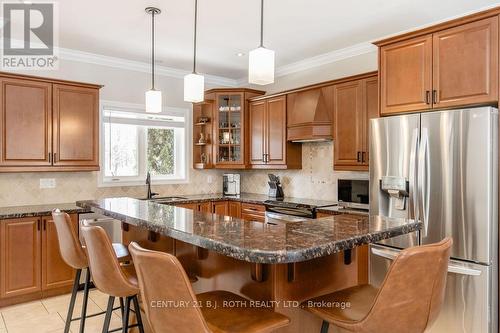 12 Lloyd Cook Drive E, Springwater, ON - Indoor Photo Showing Kitchen With Upgraded Kitchen