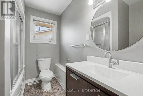 1838 Louisiana Avenue, Ottawa, ON - Indoor Photo Showing Bathroom
