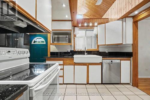 1838 Louisiana Avenue, Ottawa, ON - Indoor Photo Showing Kitchen