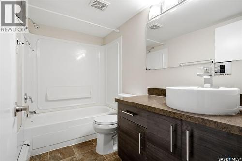 6 405 Lorne Street N, Regina, SK - Indoor Photo Showing Bathroom