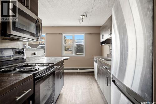 6 405 Lorne Street N, Regina, SK - Indoor Photo Showing Kitchen