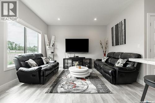 170 Palliser Court, Saskatoon, SK - Indoor Photo Showing Living Room