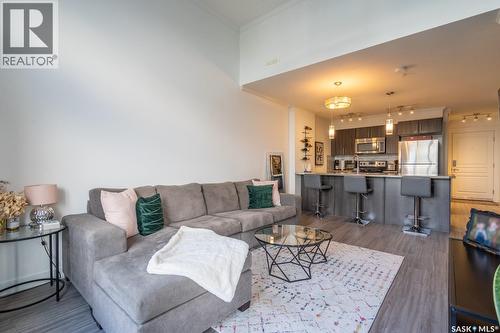 404 5301 Universal Crescent, Regina, SK - Indoor Photo Showing Living Room