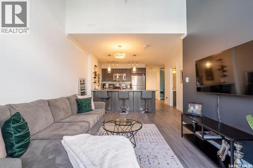 404 5301 Universal Crescent, Regina, SK - Indoor Photo Showing Living Room