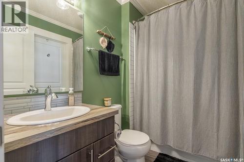 404 5301 Universal Crescent, Regina, SK - Indoor Photo Showing Bathroom