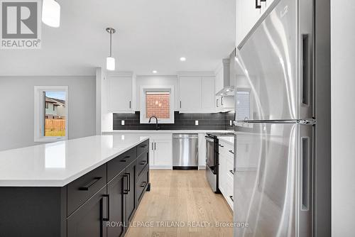 80 Styles Drive, St. Thomas, ON - Indoor Photo Showing Kitchen With Upgraded Kitchen