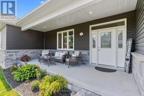 LARGE FRONT PORCH FOR MORNING COFFEE - 39 Windover Drive, Minden Hills (Lutterworth), ON 