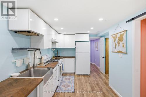 1143 Windgrove Square, Pickering, ON - Indoor Photo Showing Kitchen