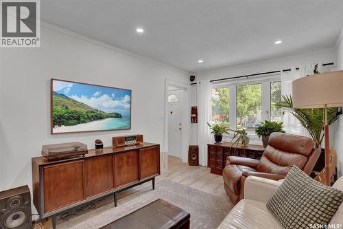 2604 Robinson Street, Regina, SK - Indoor