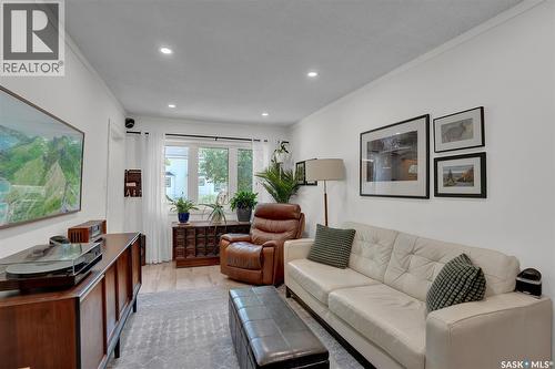 2604 Robinson Street, Regina, SK - Indoor Photo Showing Living Room