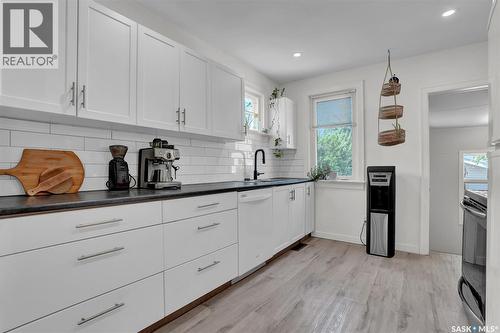 2604 Robinson Street, Regina, SK - Indoor Photo Showing Kitchen