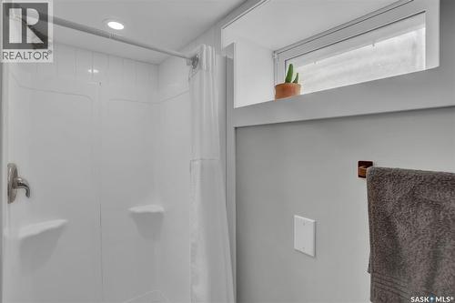 2604 Robinson Street, Regina, SK - Indoor