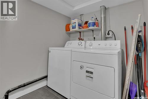 2604 Robinson Street, Regina, SK - Indoor Photo Showing Laundry Room