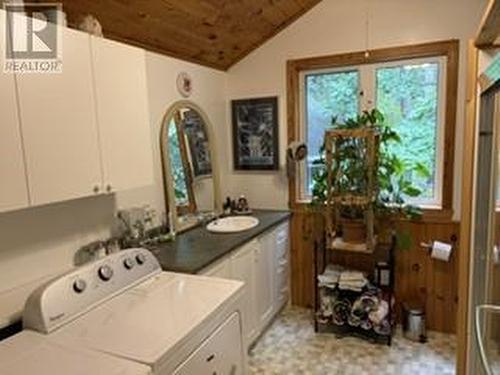 259 Ashigami Road E, Wahnapitae, ON - Indoor Photo Showing Laundry Room