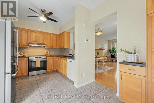 68 Metropole Private, Ottawa, ON - Indoor Photo Showing Kitchen