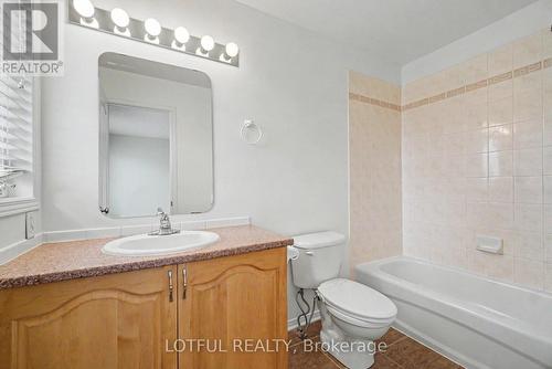 68 Metropole Private, Ottawa, ON - Indoor Photo Showing Bathroom