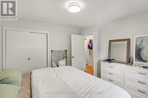 657 Golden Avenue, Ottawa, ON - Indoor Photo Showing Bedroom