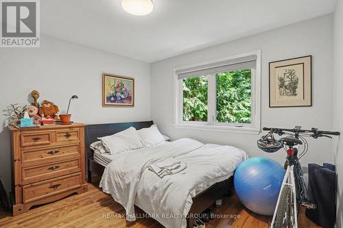 657 Golden Avenue, Ottawa, ON - Indoor Photo Showing Bedroom