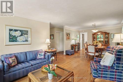 657 Golden Avenue, Ottawa, ON - Indoor Photo Showing Living Room