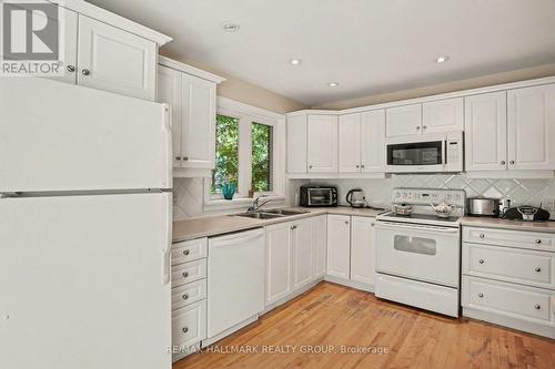 657 Golden Avenue, Ottawa, ON - Indoor Photo Showing Kitchen With Double Sink