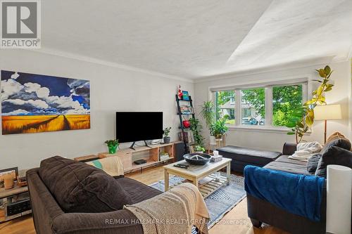 657 Golden Avenue, Ottawa, ON - Indoor Photo Showing Living Room