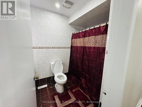 7073 Magic Court, Mississauga, ON - Indoor Photo Showing Bathroom