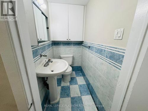 7073 Magic Court, Mississauga, ON - Indoor Photo Showing Bathroom