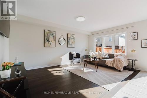 13 Arbourview Crescent, Kitchener, ON - Indoor Photo Showing Living Room