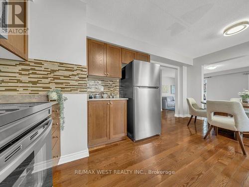 1369 Old Zeller Drive, Kitchener, ON - Indoor Photo Showing Kitchen
