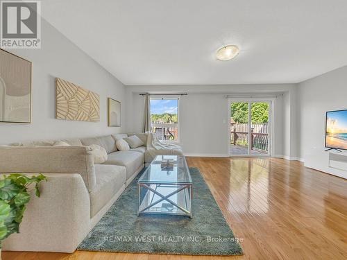 1369 Old Zeller Drive, Kitchener, ON - Indoor Photo Showing Living Room