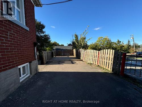 Lower - 950 Queens Boulevard, Kitchener, ON - Outdoor