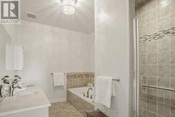 Master Ensuite - Main Floor - 