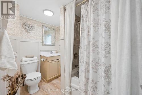 10 Macville Avenue, Kitchener, ON - Indoor Photo Showing Bathroom